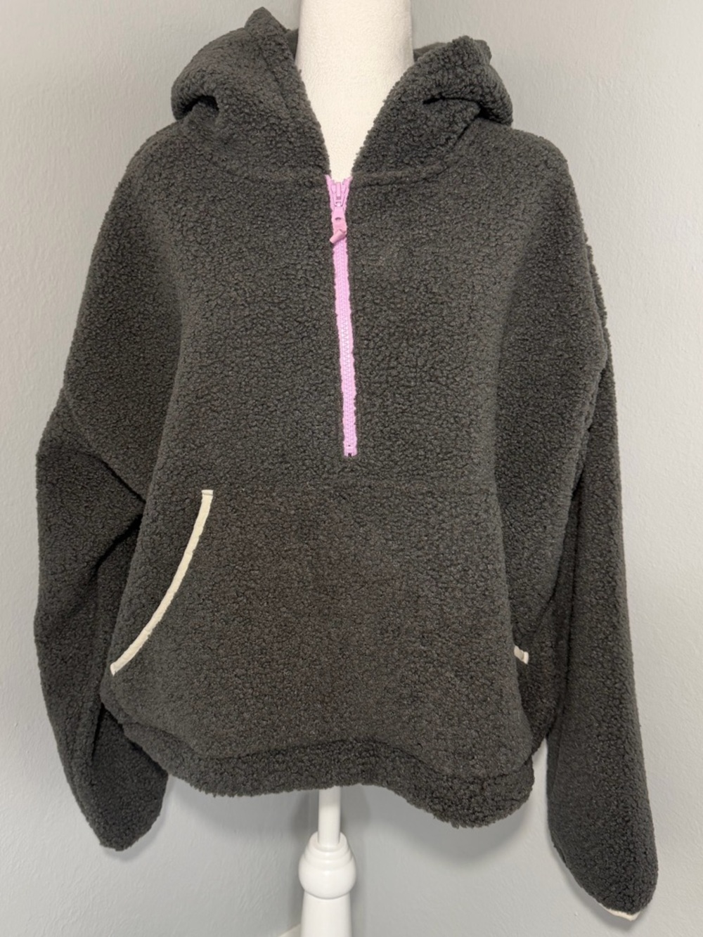 NWT: WILD FABLE Cozy Hooded Sherpa Pullover Sweater - Charcoal with Pink Zip XL